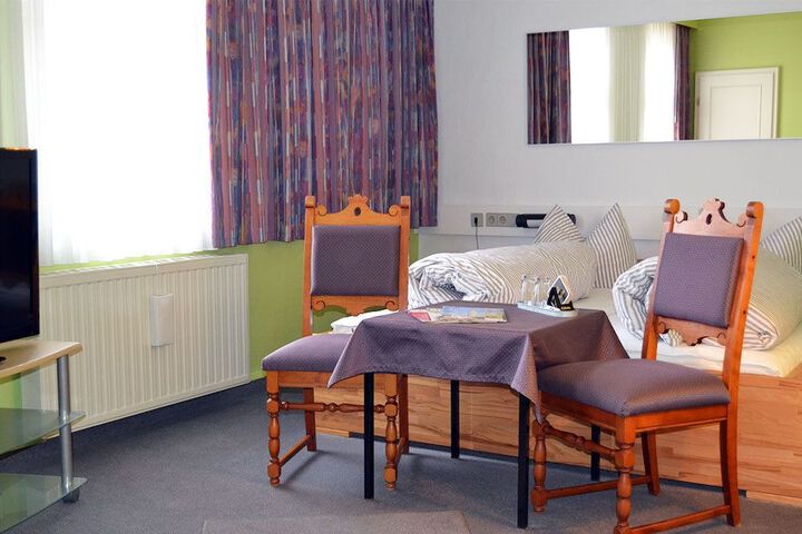 Room 6 of 38