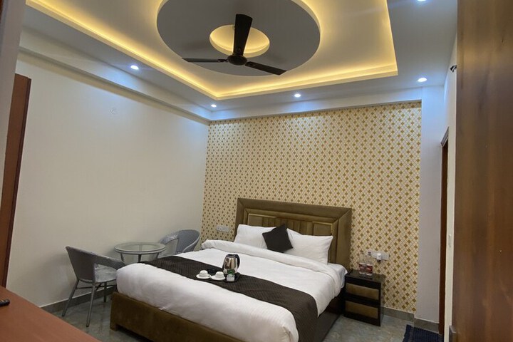 Room 8 of 30