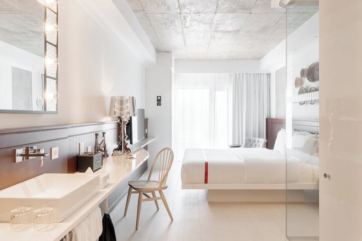 Room 9 of 40
