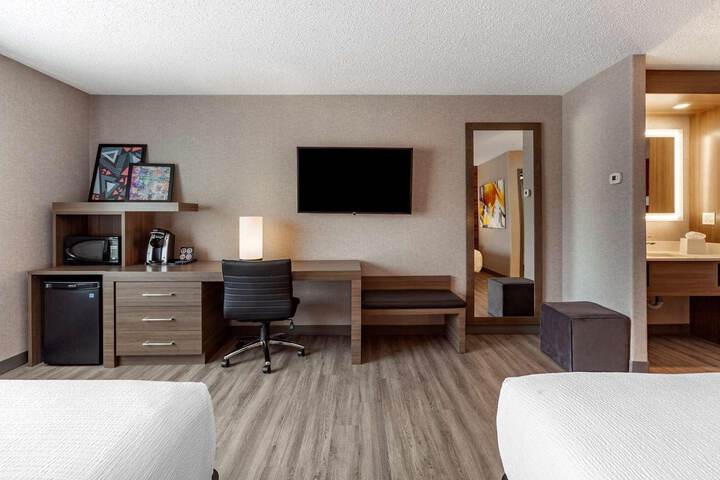 Holiday Inn Express Edmonton at the Mall