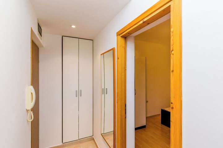 Room 4 of 34