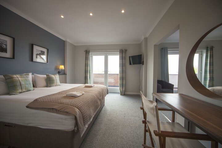 Room 3 of 67