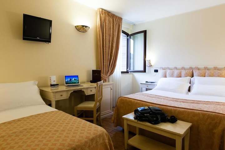 Room 3 of 33