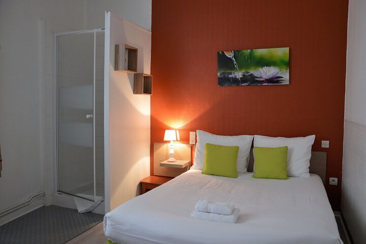 Room 6 of 33