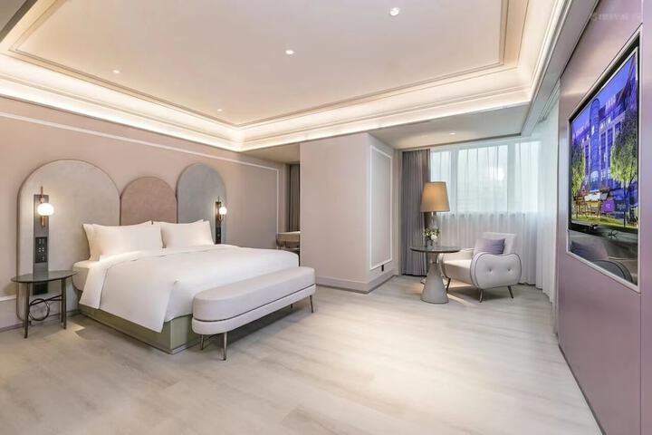 Room 12 of 52