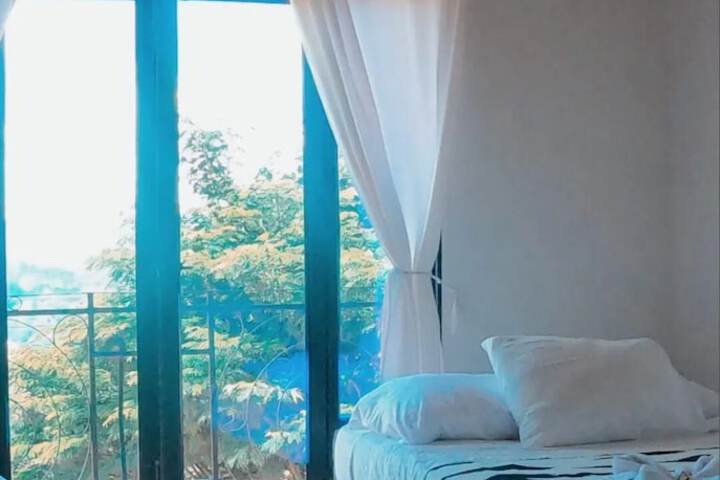 Room 17 of 18