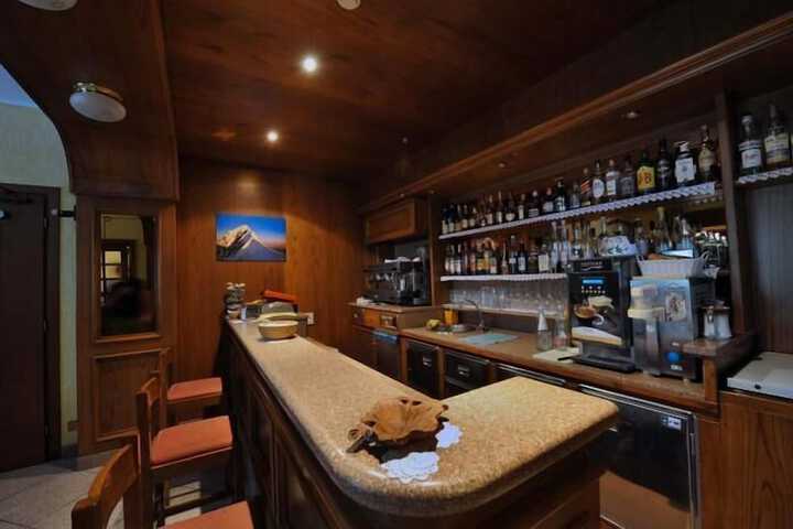 Lounge 65 of 75