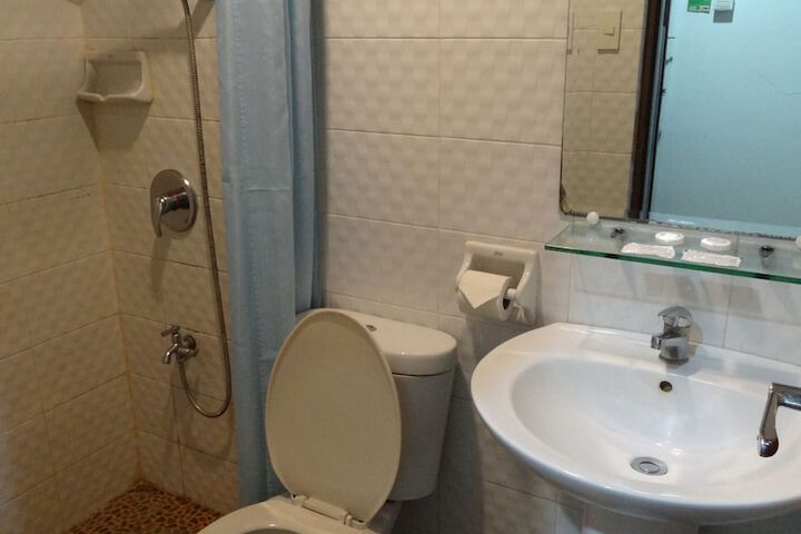 Room 30 of 46