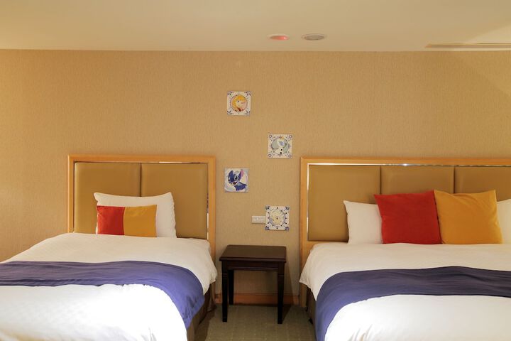 Room 13 of 77