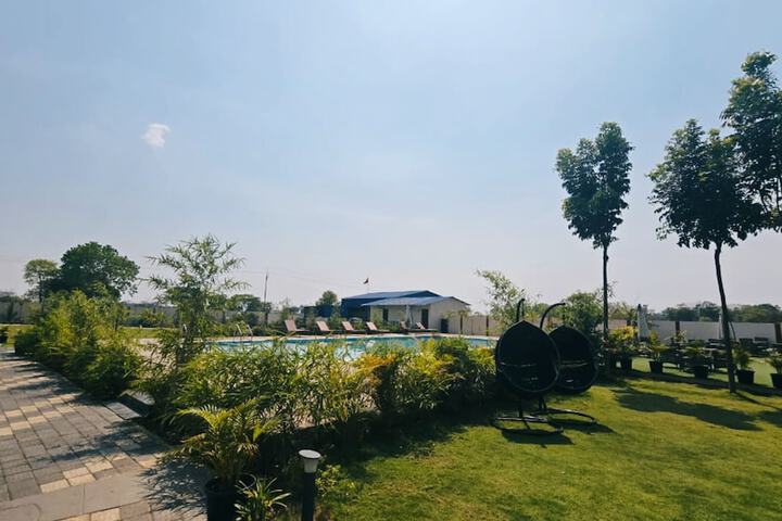 Pool 9 of 13