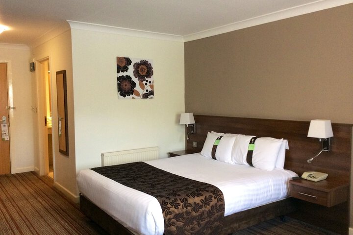 Room 3 of 32