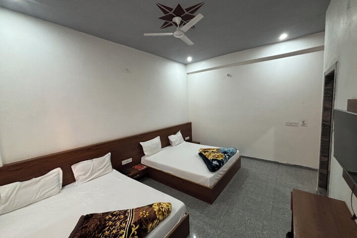 Room 25 of 63