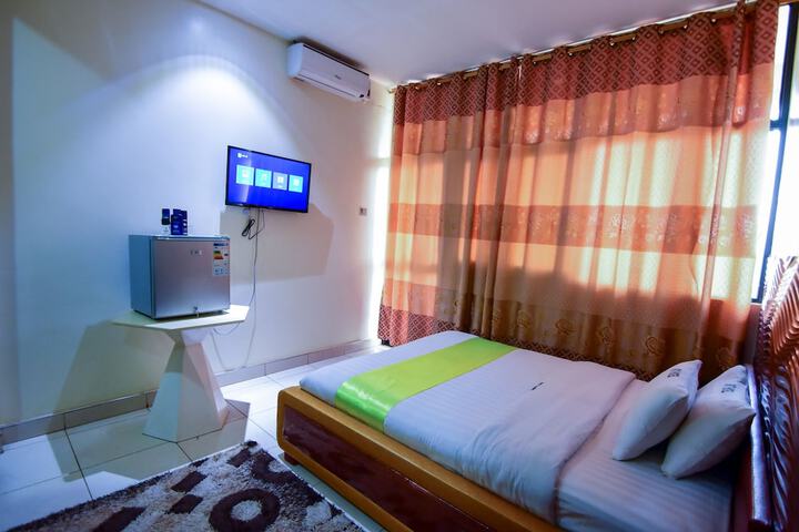 Room 15 of 37
