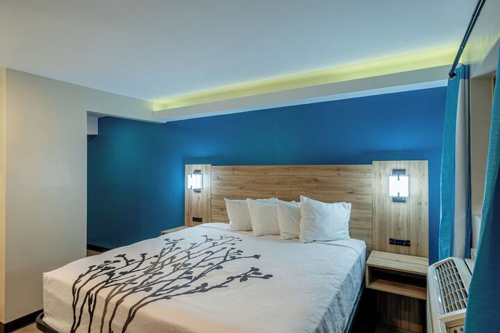 Room 4 of 15