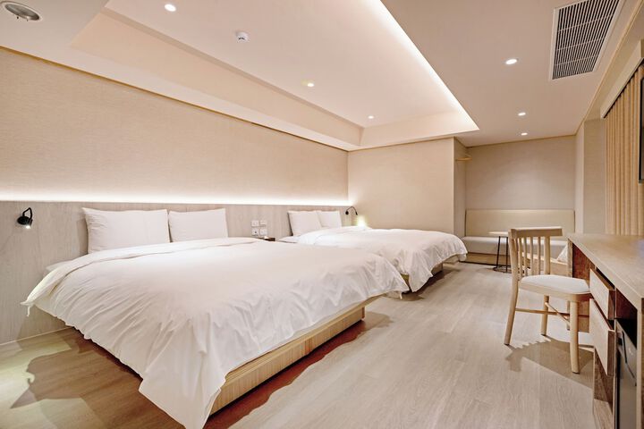 Room 14 of 37