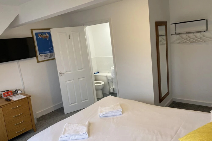 Room 3 of 20