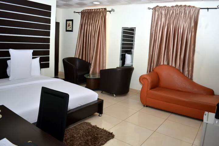 Room 5 of 37