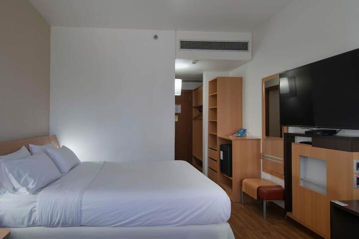Room 15 of 108