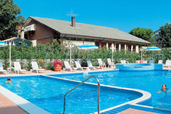 Pool 13 of 28