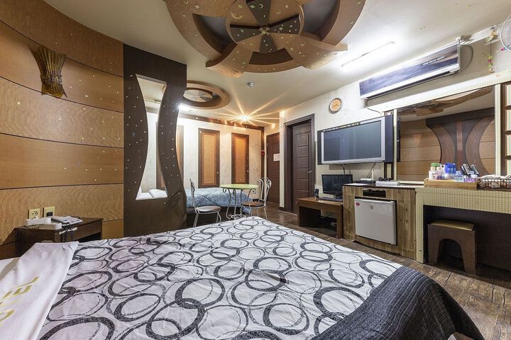 Room 19 of 27