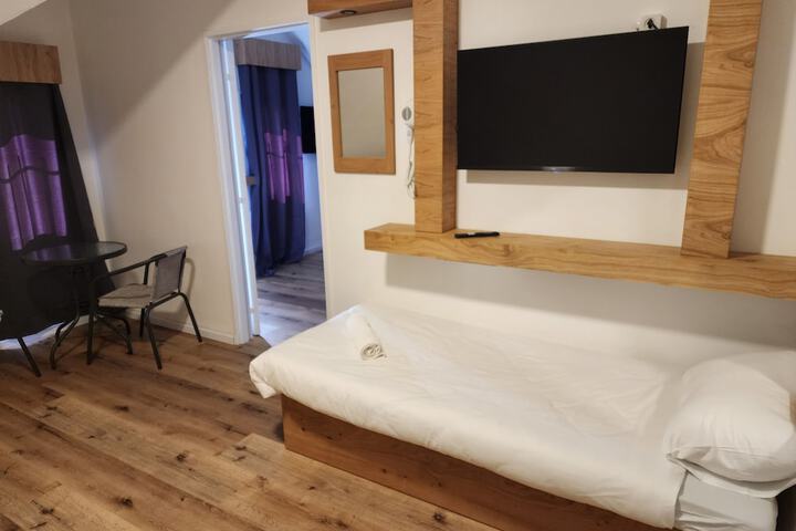 Room 45 of 141