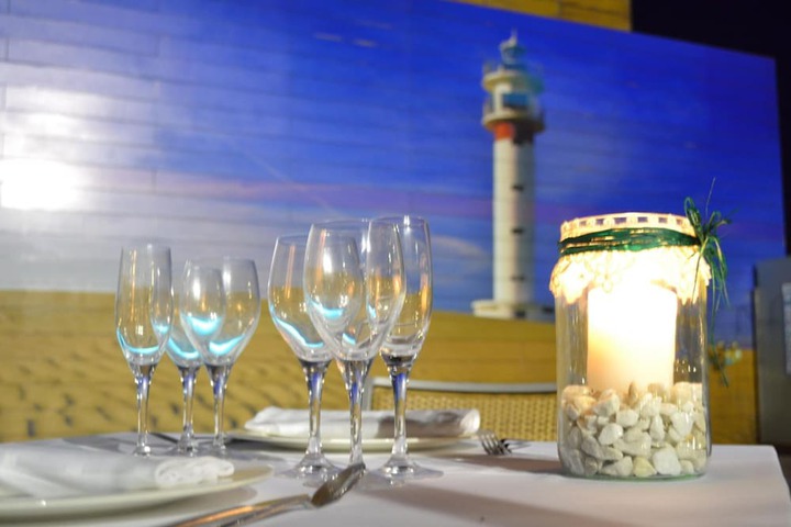 Dining 27 of 35