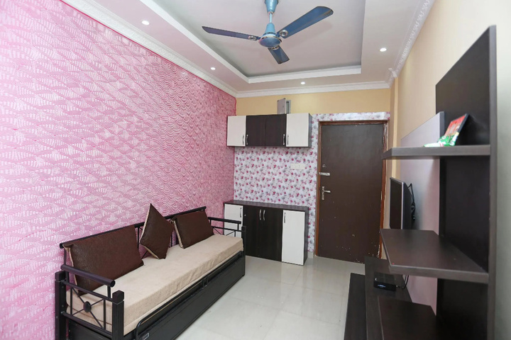 Room 4 of 13
