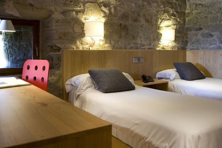 Room 2 of 37