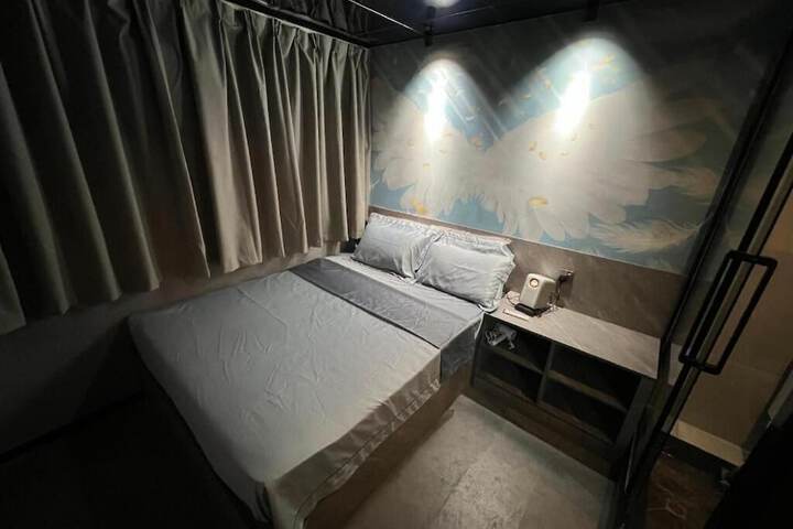 Room 5 of 10