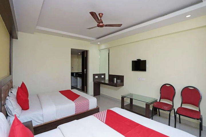 Room 6 of 16