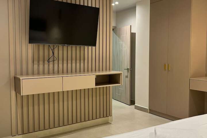 Room 2 of 11