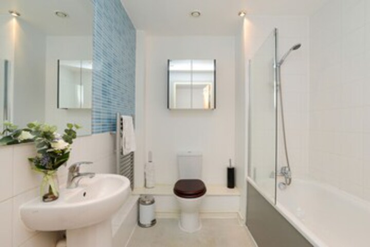 Room 2 of 8