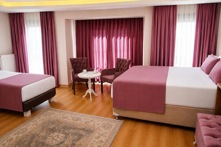 Room 33 of 65