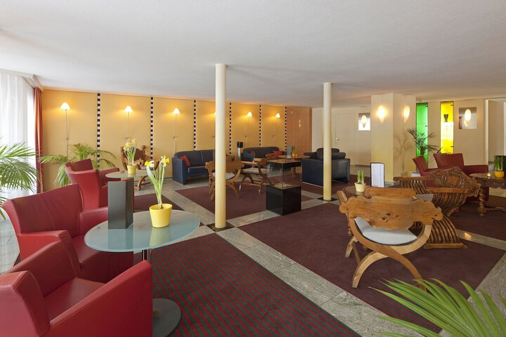 Lounge 91 of 120