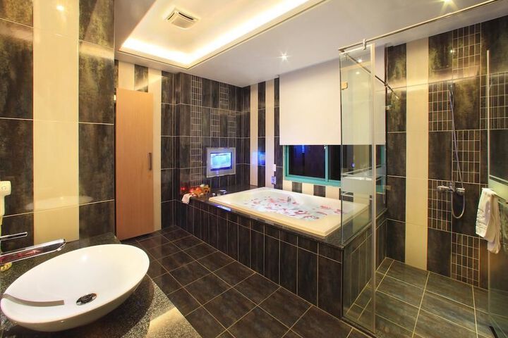 Room 20 of 32