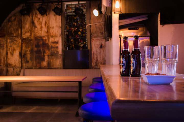Lounge 38 of 64