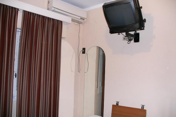 Room 4 of 13