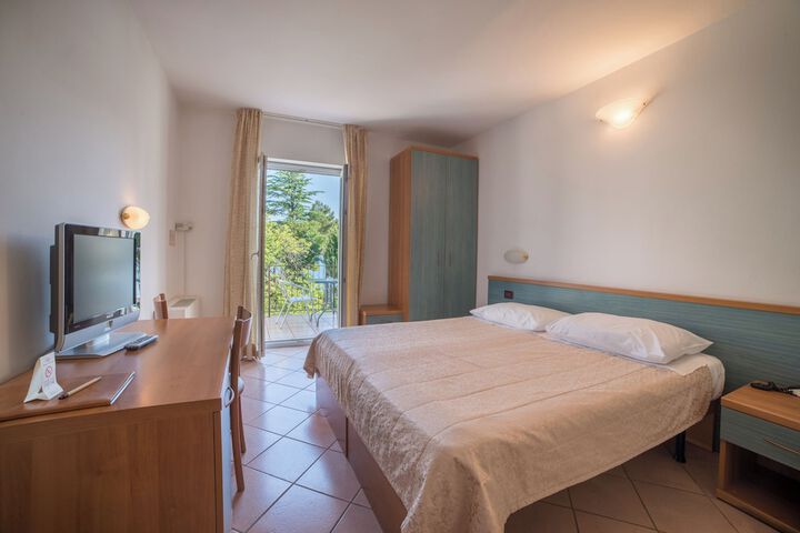 Room 2 of 18