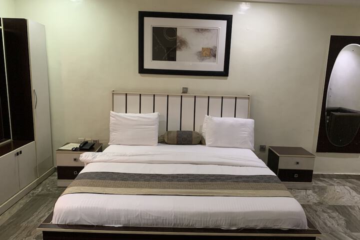 Room 3 of 18