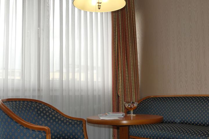 Room 33 of 72