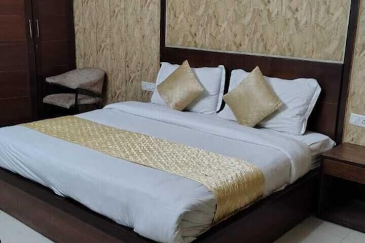 Room 7 of 24