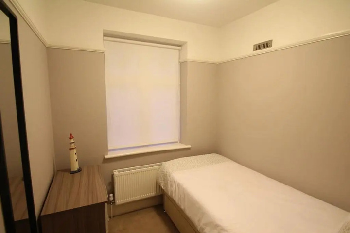 Room 3 of 10