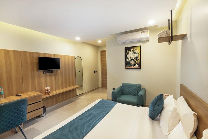 Room 9 of 18
