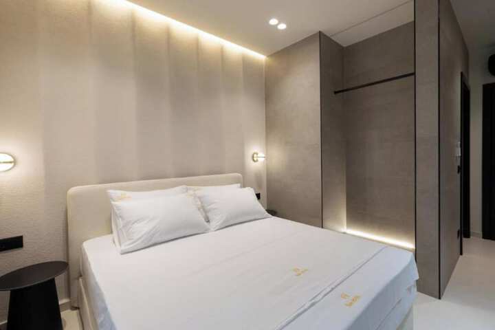 Room 9 of 47