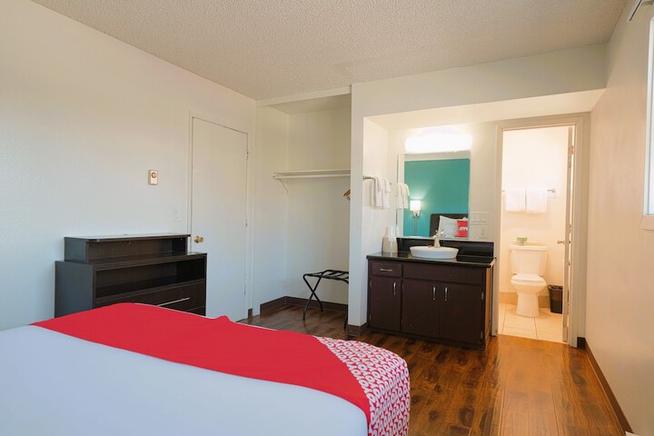 Room 14 of 108