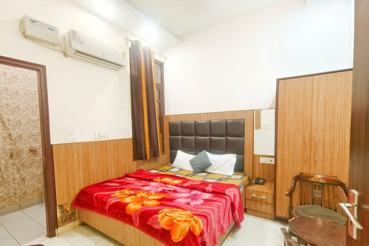 Room 4 of 11