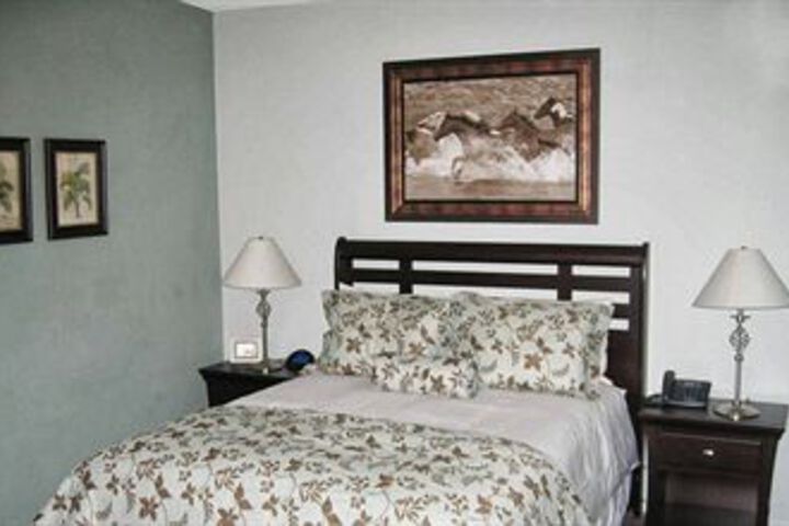 Room 7 of 18