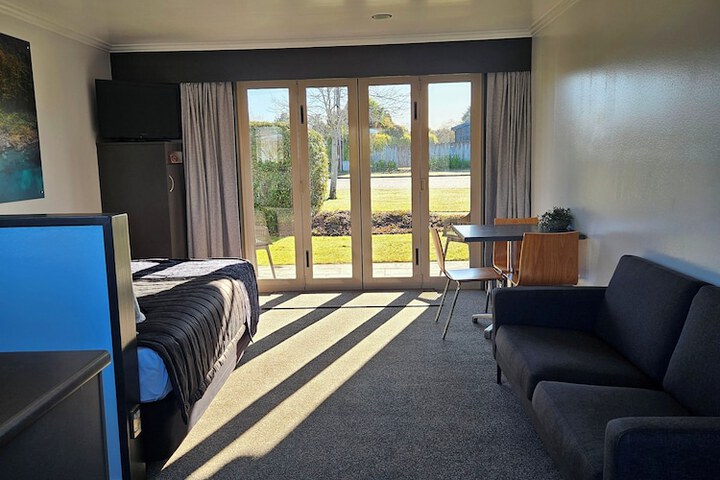 Room 33 of 140