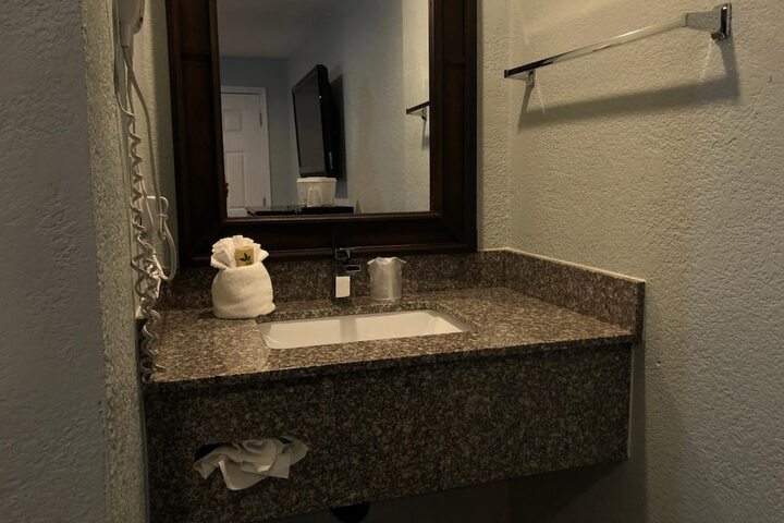 Room 18 of 22