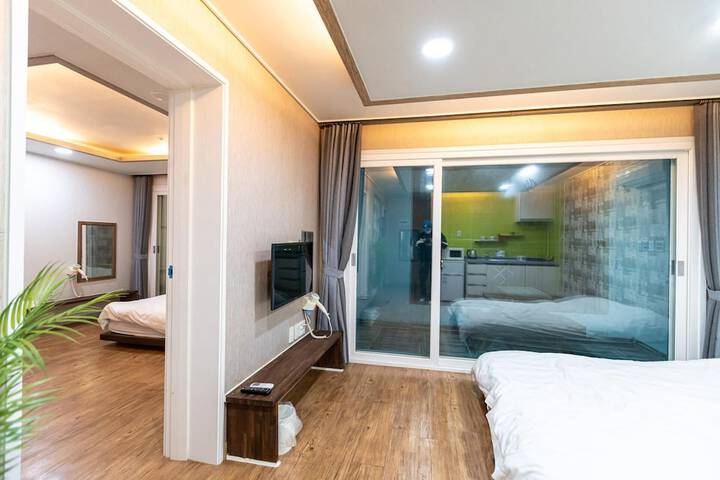 Room 18 of 29